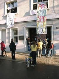 Besetzung der PDS-Zentrale in Berlin
